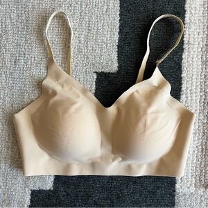 OKKO Signature Seamless Wireless Bra / Bralette with Convertible Straps - Size M